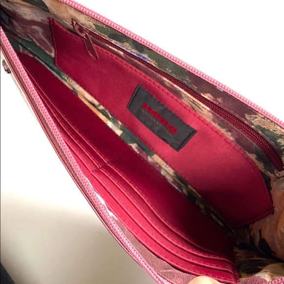 EUC HOBO International leather wristlet - Picture 5 of 8